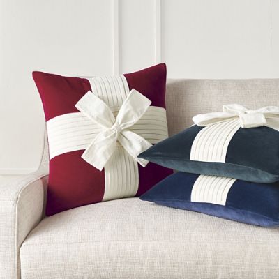 Noel Bow Velvet Pillow Cover - Forest