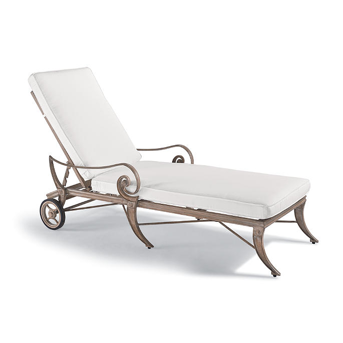 chaise lounge patio furniture
