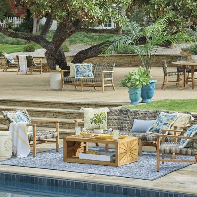Holland Indoor/Outdoor Rug with Durable Polyester Blend & Sisal