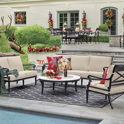 Christmas Cheer Golden Retriever Pillow for Indoor & Outdoor Use