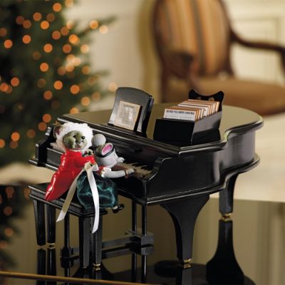 Maestro Mouse Recital | Frontgate