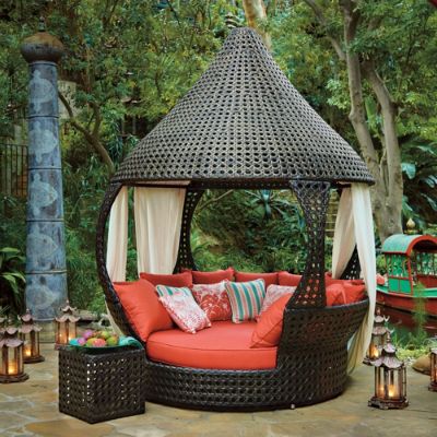 Outdoor store shaded daybed